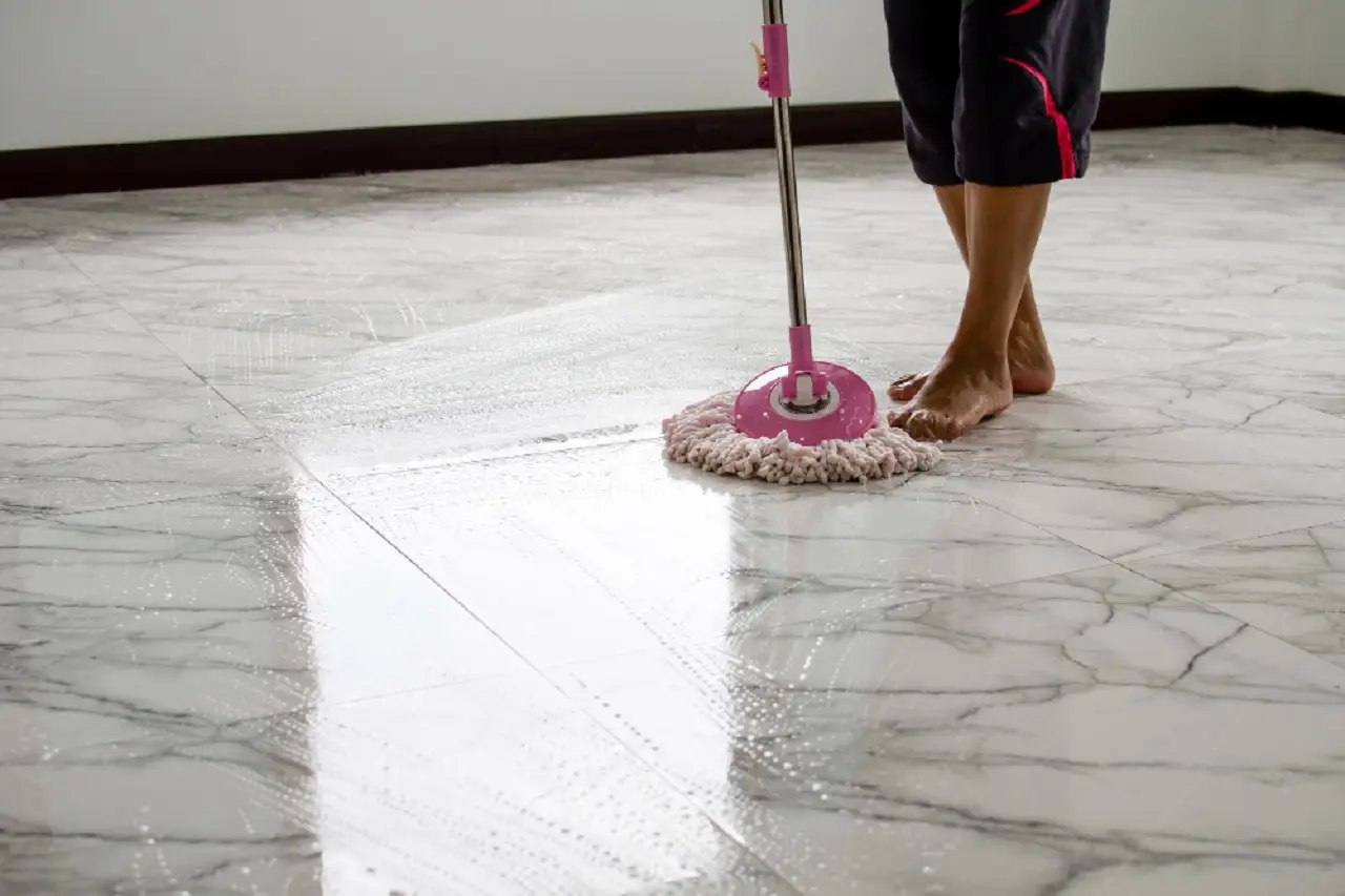 Il trucco green per pavimenti brillanti: come si prepara il detersivo fai da te?